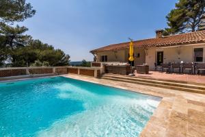 Villa Les Cigales Velaux - 4hvězdičkové hotely ve městě Velaux