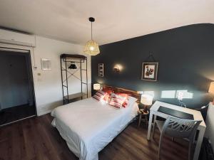 Hotels LA PROMENADE : photos des chambres