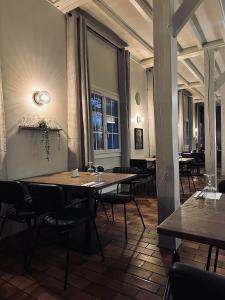 Hotels LA PROMENADE : photos des chambres