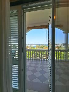 Beach apartment Rustique Roza Biograd