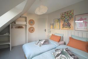 Maisons de vacances charmante maison a 5 mins a pied de la plage : photos des chambres