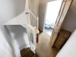 6 Bethesda Place