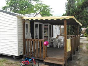 Campings Camping Hotel Les Rives du Loup : photos des chambres
