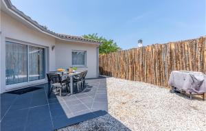 Maisons de vacances Nice Home In Bordeaux With Outdoor Swimming Pool, Wifi And 2 Bedrooms : photos des chambres