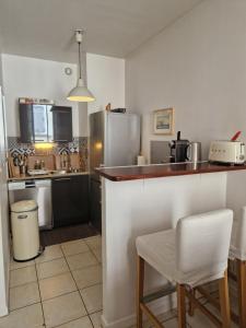 2 pièces dans le centre avec petite terrasse 3***