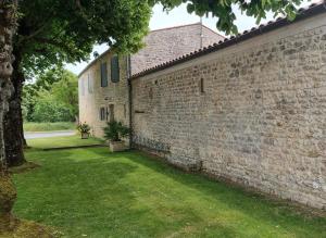 Maisons de vacances L'ecurie & Le Chai - Gites de charme entre plage et coeur de village : photos des chambres