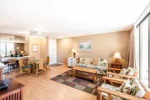 Spacious 14th Floor Corner Suite, Partial Diamond Head and Ocean Views, FREE Parking! - Kaimuki