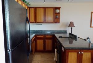 36th Floor Deluxe Ocean View Condo with Free Parking & Wifi condo