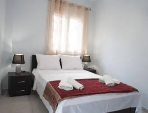 Mina's Spacious Apt : June '23 Renovated - Triandría