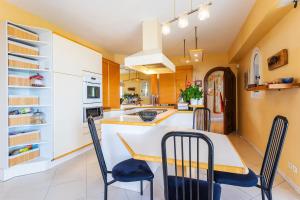 Villas VILLA SOLEILLA VI4367 By Riviera Holiday Homes : photos des chambres