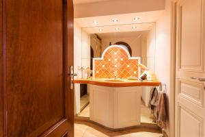 Villas VILLA SOLEILLA VI4367 By Riviera Holiday Homes : photos des chambres