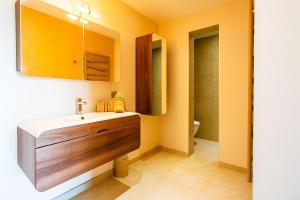 Villas VILLA SOLEILLA VI4367 By Riviera Holiday Homes : photos des chambres