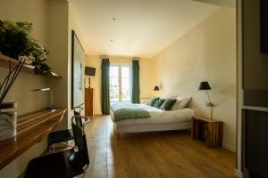 Appartements LA VILLA FLEURY-Apparthotel de standing- La Nacre coloree et contemporaine : photos des chambres