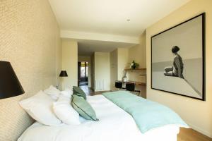 Appartements LA VILLA FLEURY-Apparthotel de standing- La Nacre coloree et contemporaine : photos des chambres