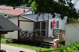 Campings Camping Hotel Les Rives du Loup : Mobile Home Familial 2 Chambres