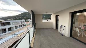 Appartements Calvi 2 pieces NEUF - vue mer piscine 18 m - proche plage - location par semaine complete : photos des chambres