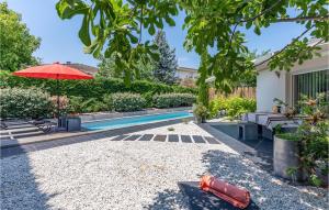 Maisons de vacances Nice Home In Bordeaux With Outdoor Swimming Pool, Wifi And 2 Bedrooms : photos des chambres