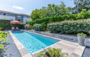 Maisons de vacances Nice Home In Bordeaux With Outdoor Swimming Pool, Wifi And 2 Bedrooms : photos des chambres