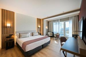 Deluxe Junior Suite with Private Pool room in Catalonia Ramblas 4* Sup
