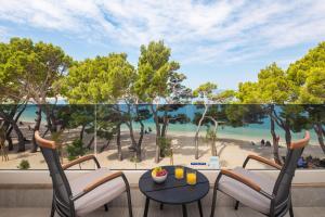 One-Bedroom Apartment with Balcony and Sea View room in Hotel Central Beach 9