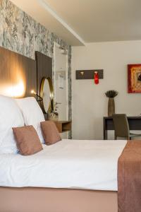 Deluxe Double Room with Bath room in 't Waepen van Veere