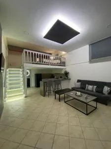 Sofita Luxury Apartment - Kallitheókambos