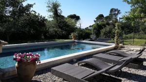 Villas Piscine chauffee au calme sur un domaine viticole familial grande maison climatisation : photos des chambres