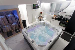 Love hotels Sweety Loft Suites romantique avec jacuzzi : photos des chambres