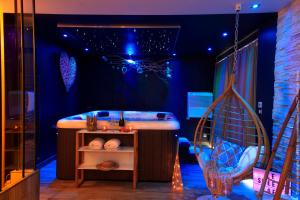 Love hotels Sweety Loft Suites romantique avec jacuzzi : photos des chambres