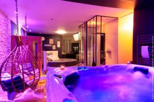 Love hotels Sweety Loft Suites romantique avec jacuzzi : photos des chambres