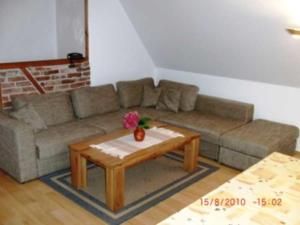 Two-Bedroom Apartment with Shower  room in Rohrdachhus