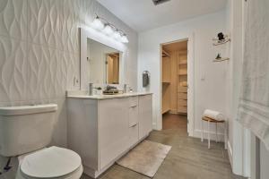 Top Location Villa at Highland Lakes Blvd BY THE GLAMHOMES