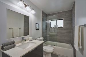 Top Location Villa at Highland Lakes Blvd BY THE GLAMHOMES