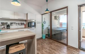 Nice Apartment In Dramalj With Jacuzzi