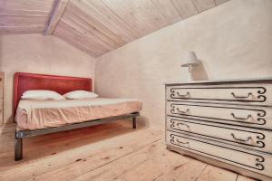 Villas Villa Provencale avec 2 maisons d'amis ,piscine ,Jacuzzi ,vue mer : photos des chambres
