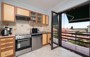 1 Bedroom Amazing Apartment In Peruski 