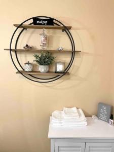 Beach gem! Hot TubEV2bd3.7mi beach.5mi outlets