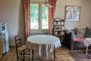 Maisons de vacances Charming cottage for two in the heart of nature Chevagny les Chevrieres : photos des chambres