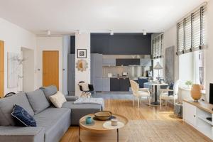 Chmielna Spacious City Center Apartment