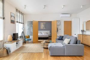 Chmielna Spacious City Center Apartment