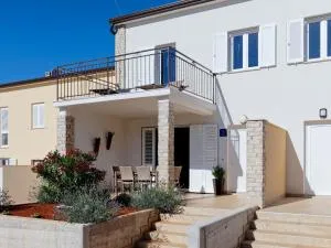 Holiday Home Piccolo Paradiso by Rent Istria - Bužinija