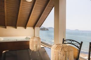 George Beachfront Apartments