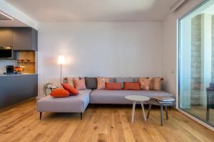 Sea inside luxury apartment: vista mozzafiato