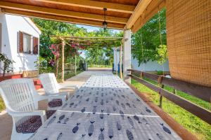 Charming holiday house with beautiful garden and grill