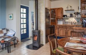 Maisons de vacances Stunning Home In Ploulech With Wifi And 1 Bedrooms : photos des chambres