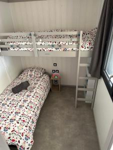 Chalets Cottage Le Colibri au calme piscine chauffee sauna hammam parc multisports : photos des chambres