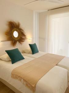 Modern new apartment, Perfect for golf and digital nomads , sea view and parking