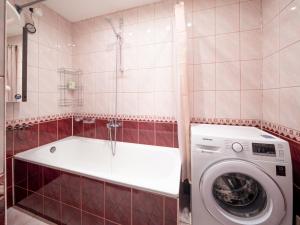 500m to the Beach - 2 Room Apartment with Balcony