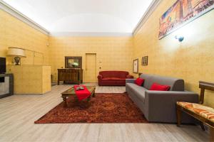 Macan Central Palace