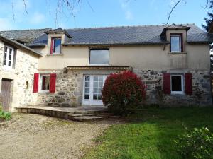 Maisons de vacances Gite Morlhon-le-Haut, 4 pieces, 6 personnes - FR-1-601-440 : photos des chambres